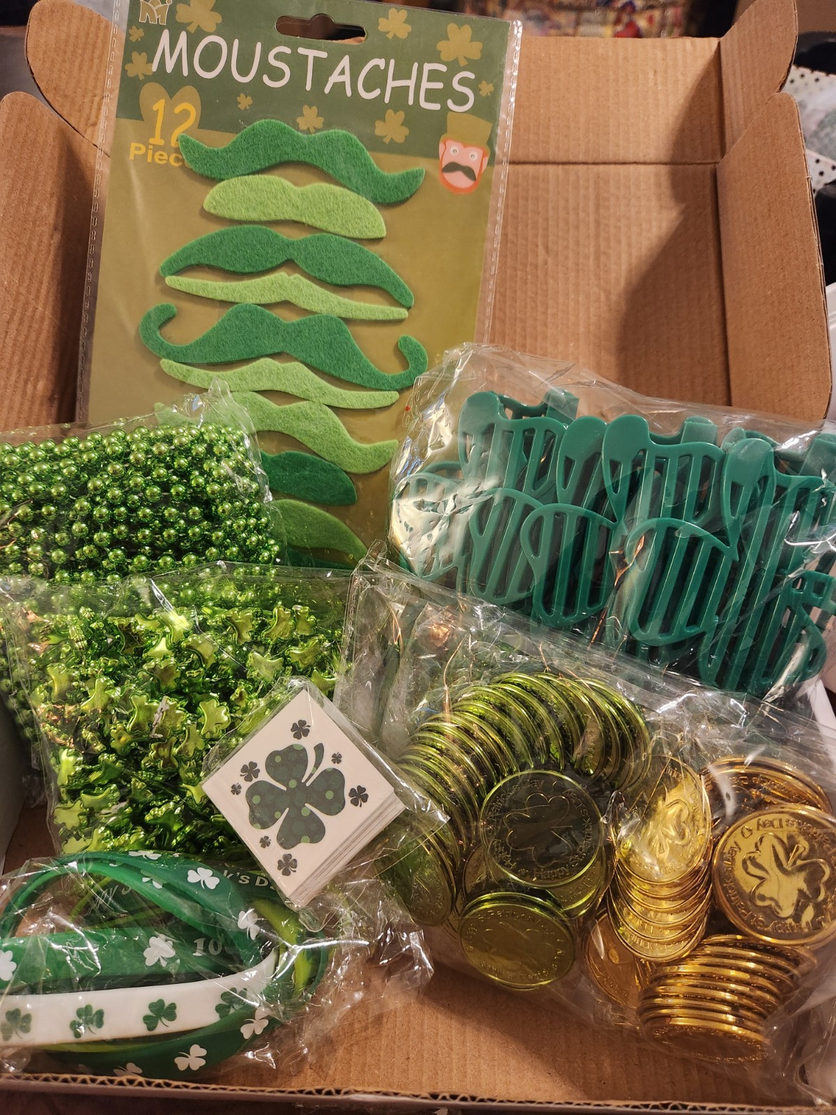 188pcs St Patricks Day Party Favors Set Shamrock Beads Glasses Coins Kids Adults