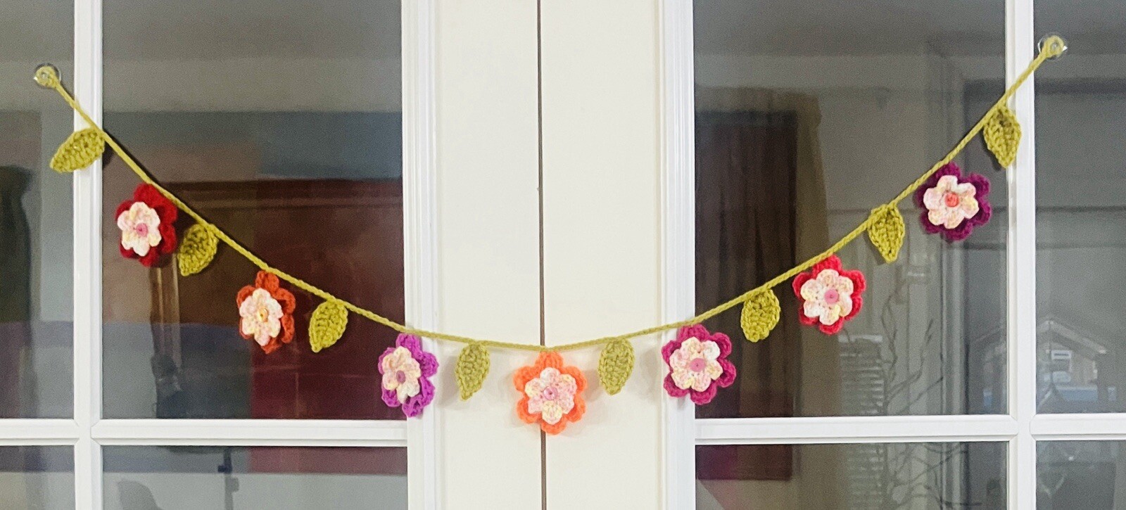 🌸🍃NEW hand Crochet Flower Bunting Leaf sequin Window 34” camper SUMMER Gift