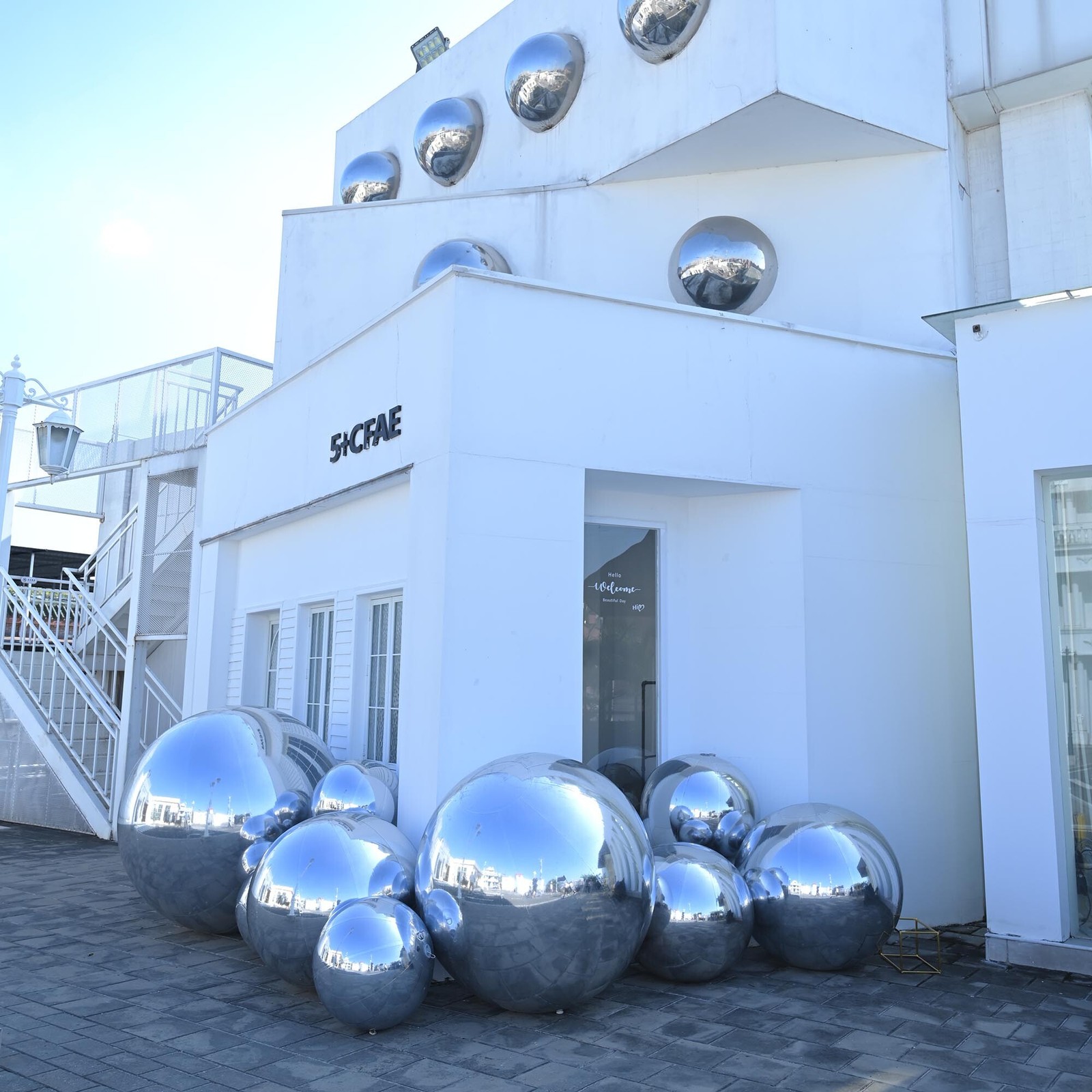 AplusChoice 2PCS 59″ Big Shiny Inflatable Mirror Ball Reusable Hanging Silver