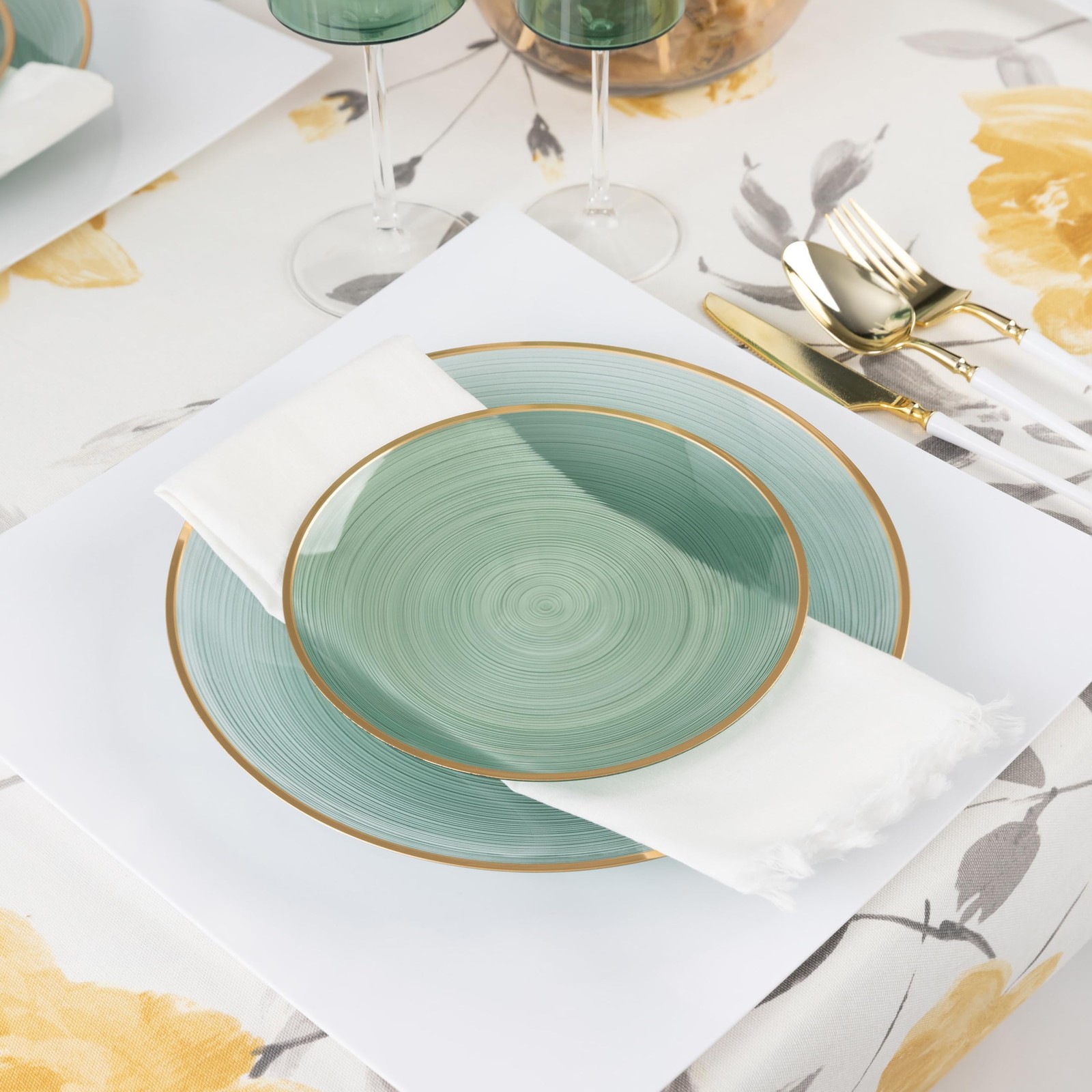 32 Pieces Crystal Design Plastic Plates Combo Pack 7 inch and 10 inch Gold Ri…