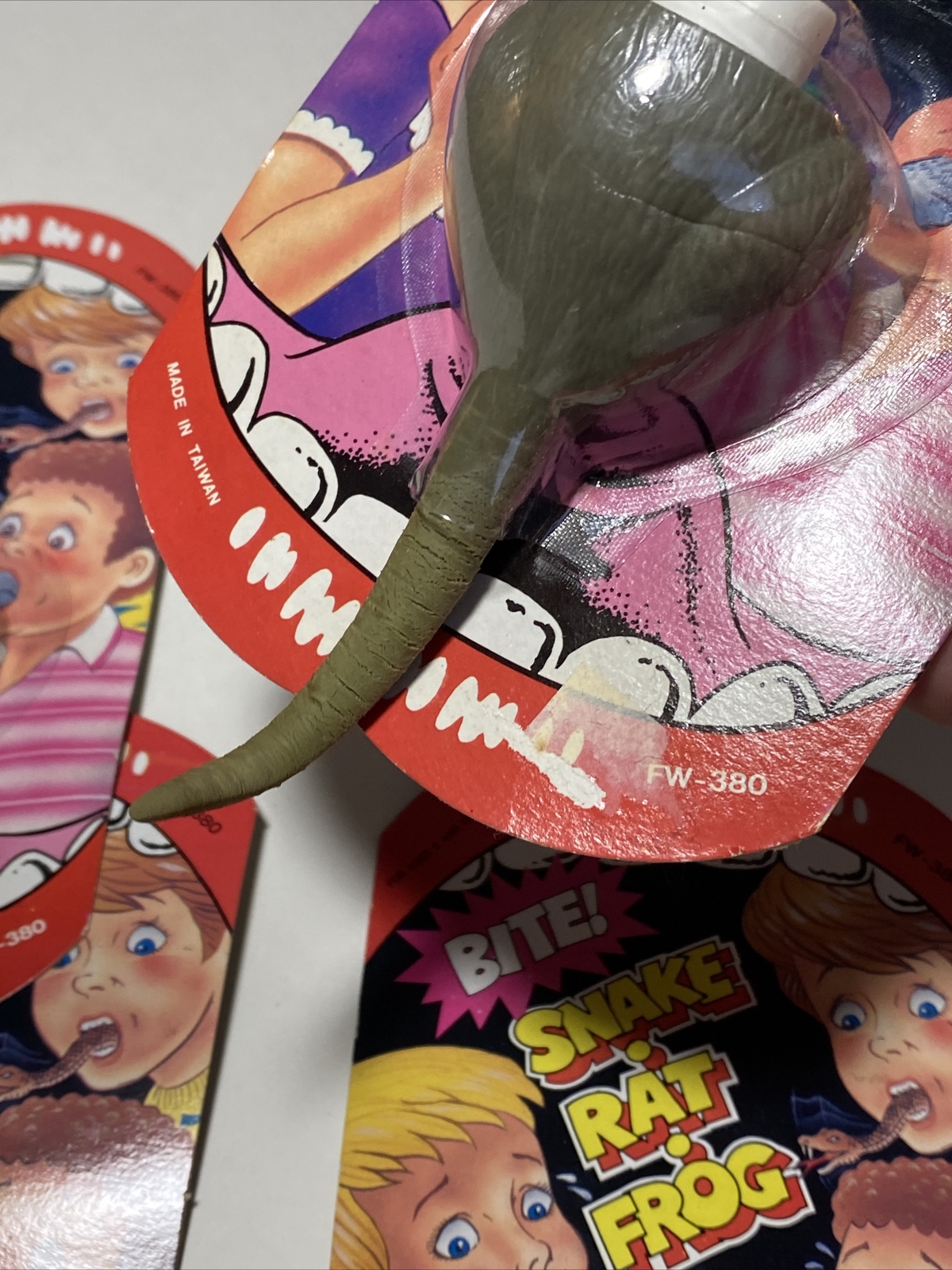 Rare Bite Snake Rat Frog Toy Novelty Gag Joke FW-380