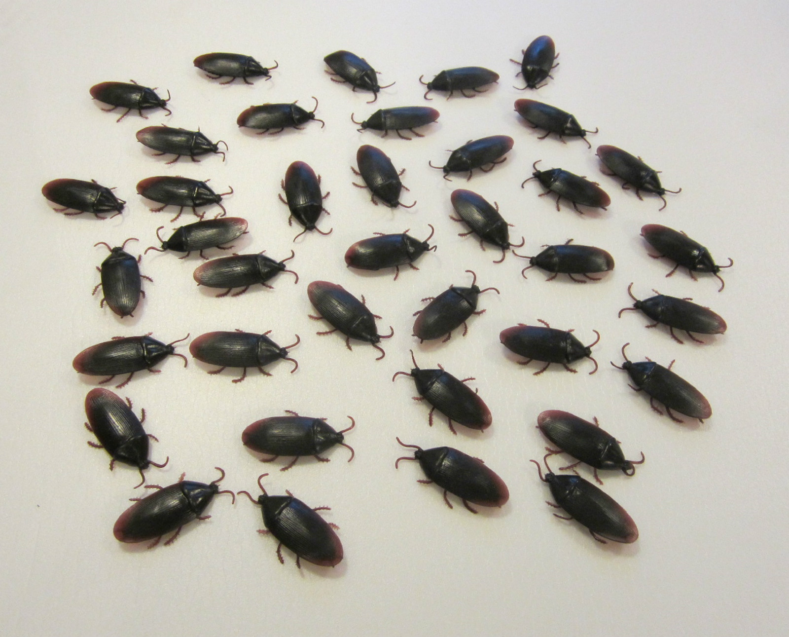 75 REALISTIC FAKE COCKROACHES LARGE CREEPY COCK ROACH BUGS PRANK GAG GIFT