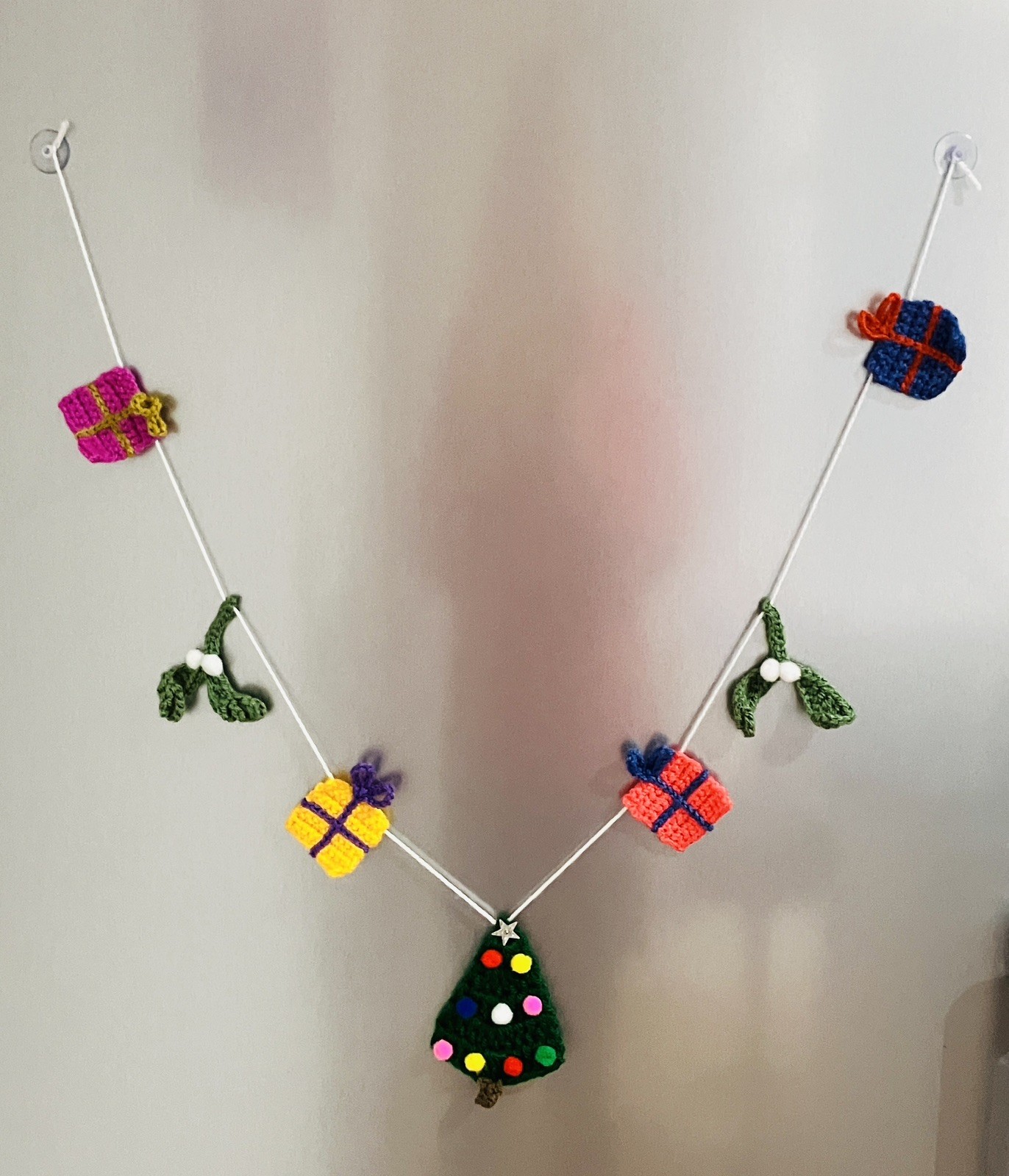 🌲🎁 New Hand Crochet Christmas Tree Presents Mistletoe Bunting Window Gift