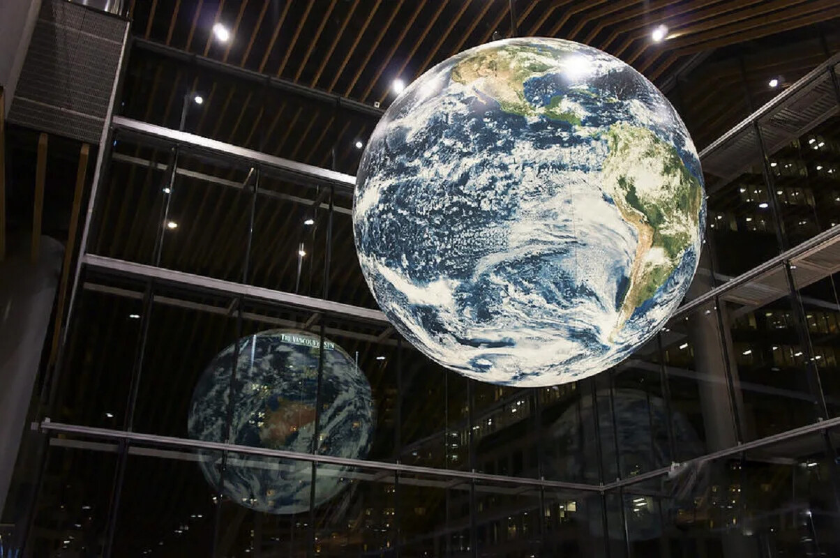 Inflatable Earth Globe W/ LED Lights Hanging Inflatable Earth Planet Model Toys