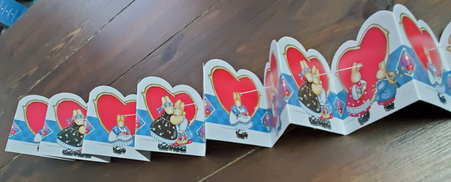 Daisy Kingdom Paper Garland Bunny Hearts 9 Ft. Cardboard Pleated VINTAGE 1994