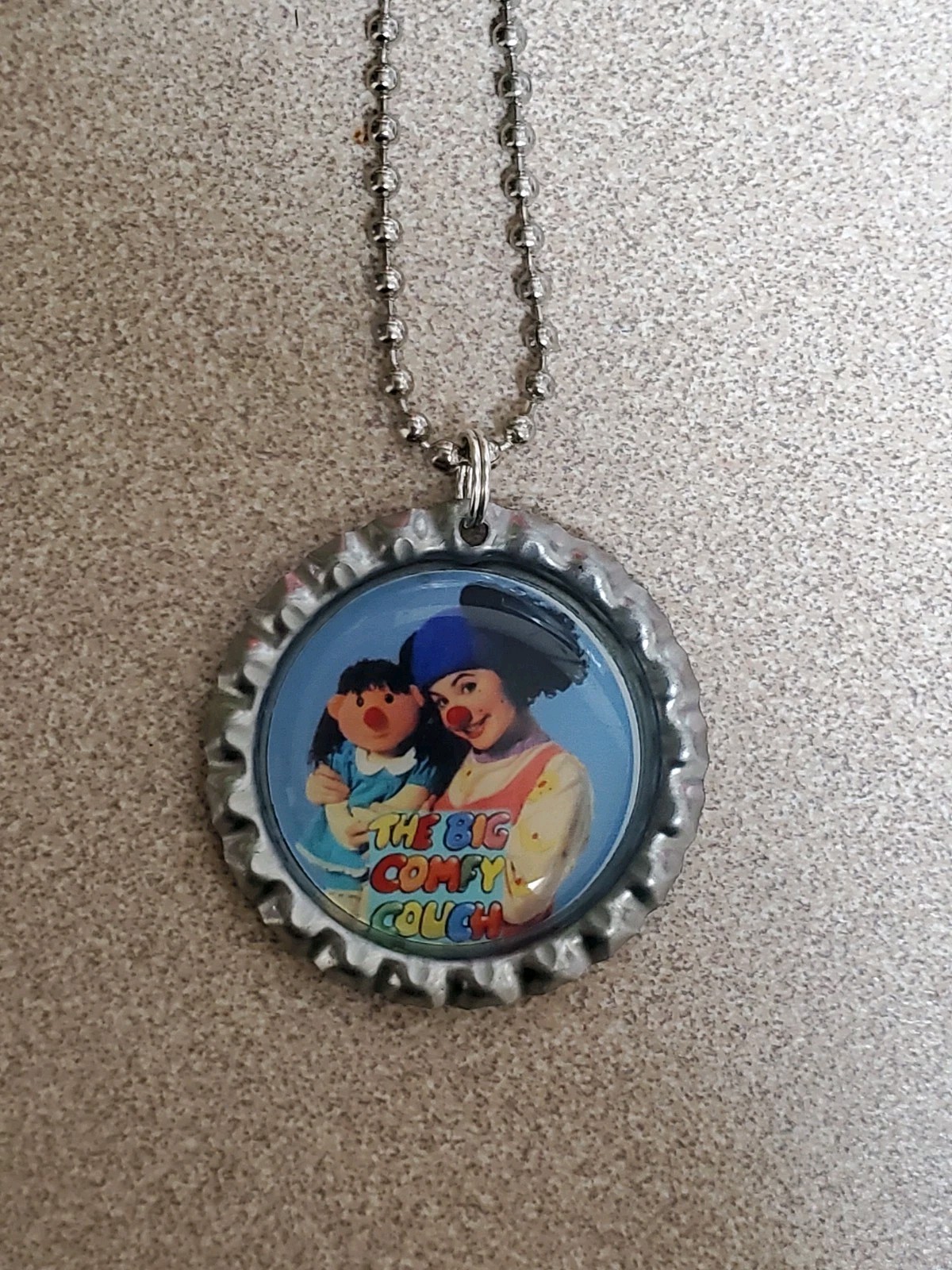 The Big Comfy Couch vintage Retro Look 10 Birthday party favors necklaces