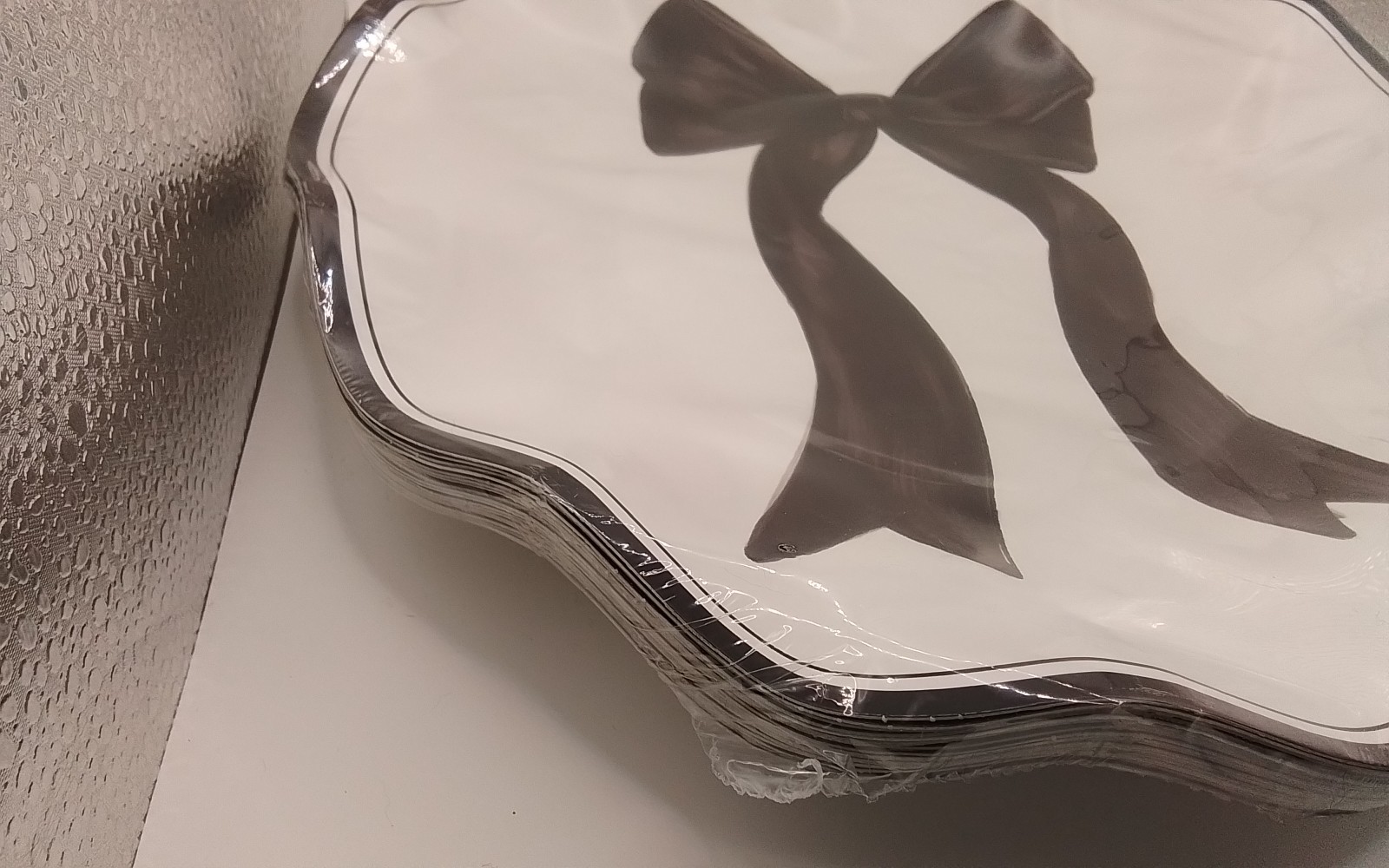Deep Scalloped Bow All Occasion Disposable Tableware Paper Plates and Napkins