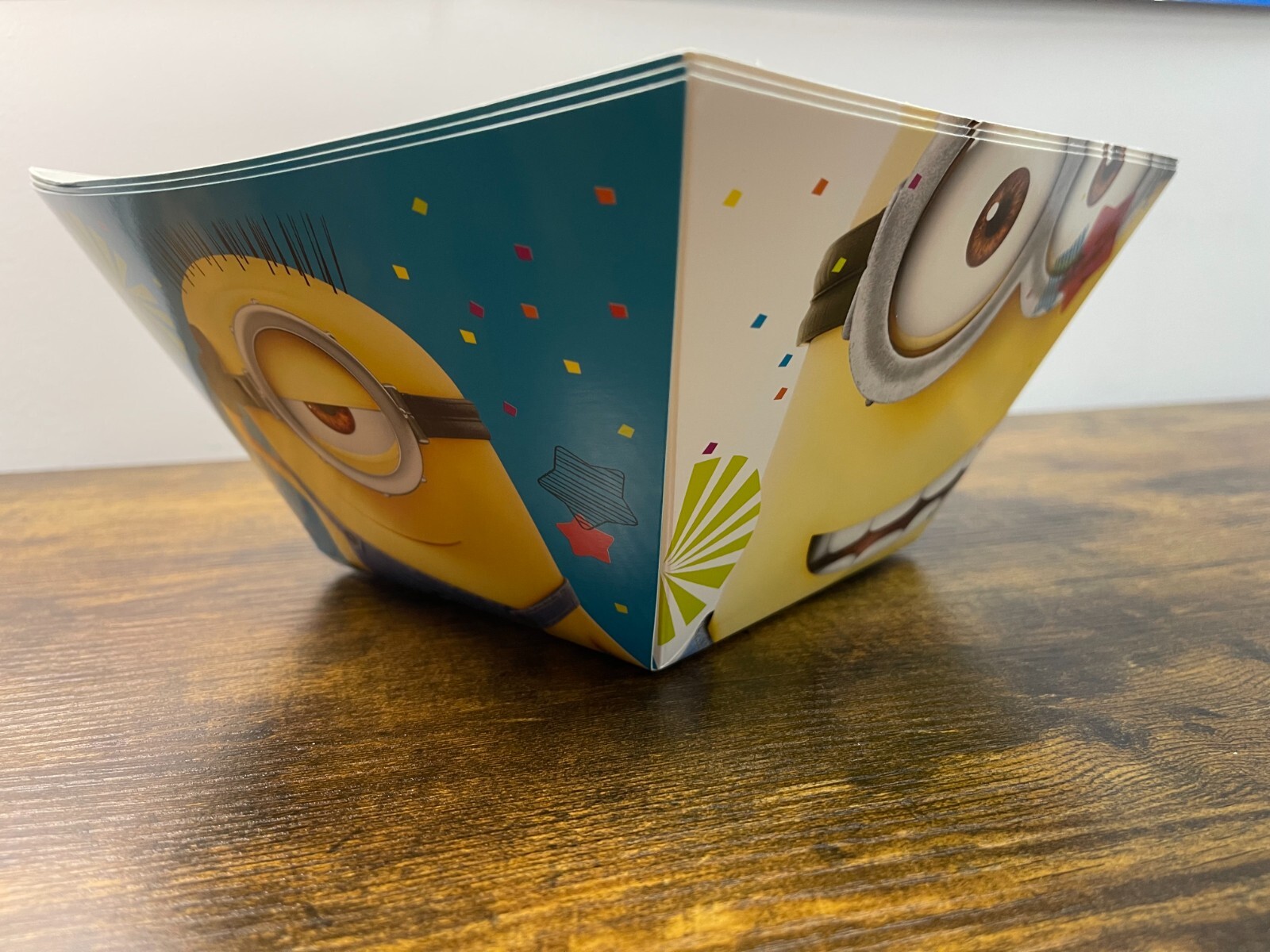 15 ct. “Despicable Me” Multicolor Square Paper Party Bowls, 12.5″ x 12.5″