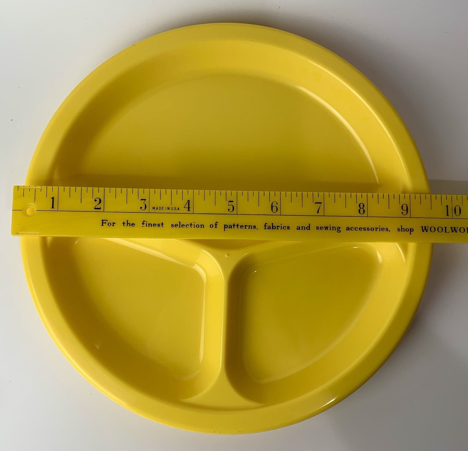 Retro Style Plastic Divided Plates by Arrow USA – Set of 4 – YELLOW – 10 inches