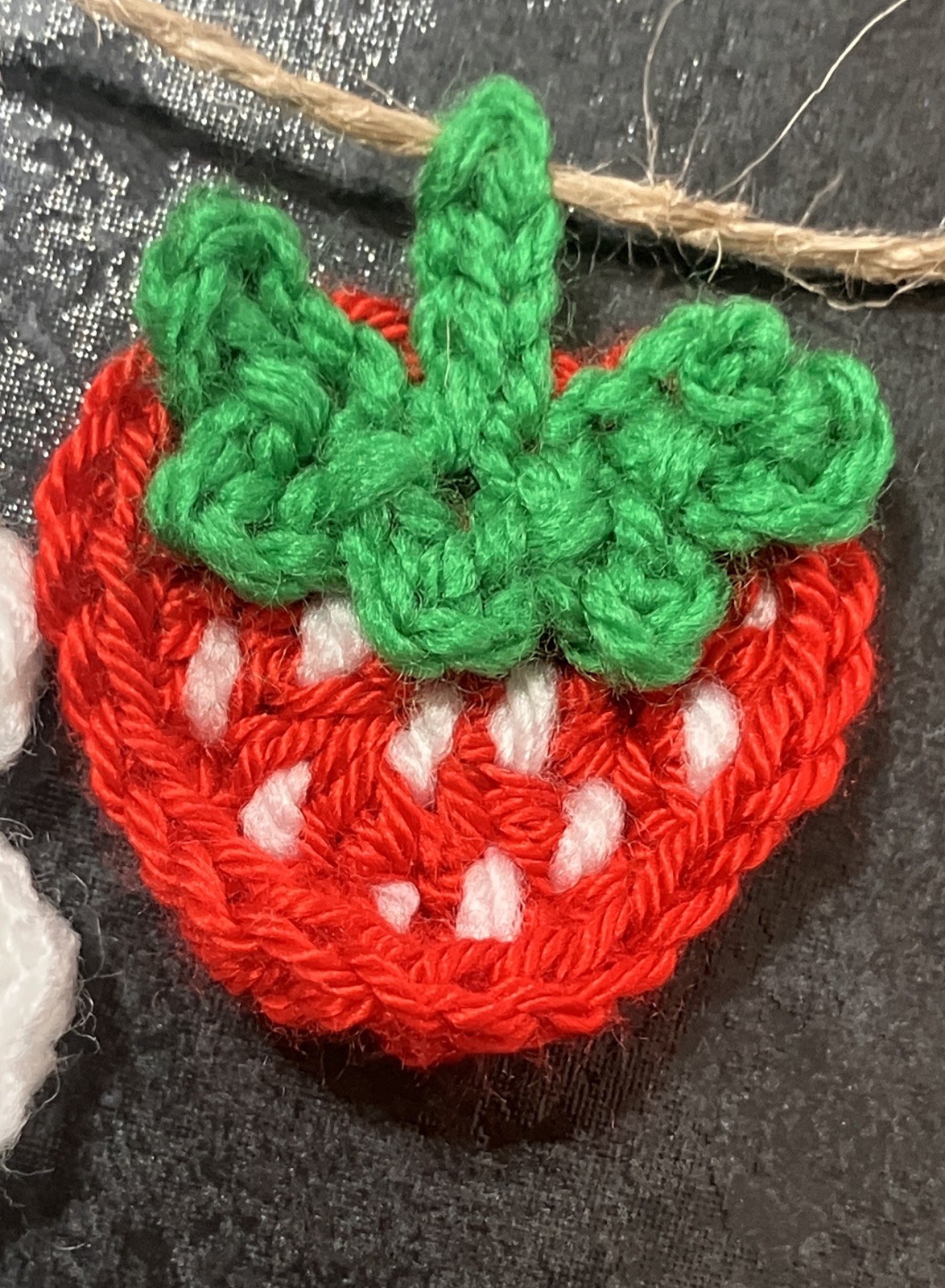 🌸🍓NEW jute rustic Crochet Daisy Strawberry Bunting Camper Window SUMMER Gift