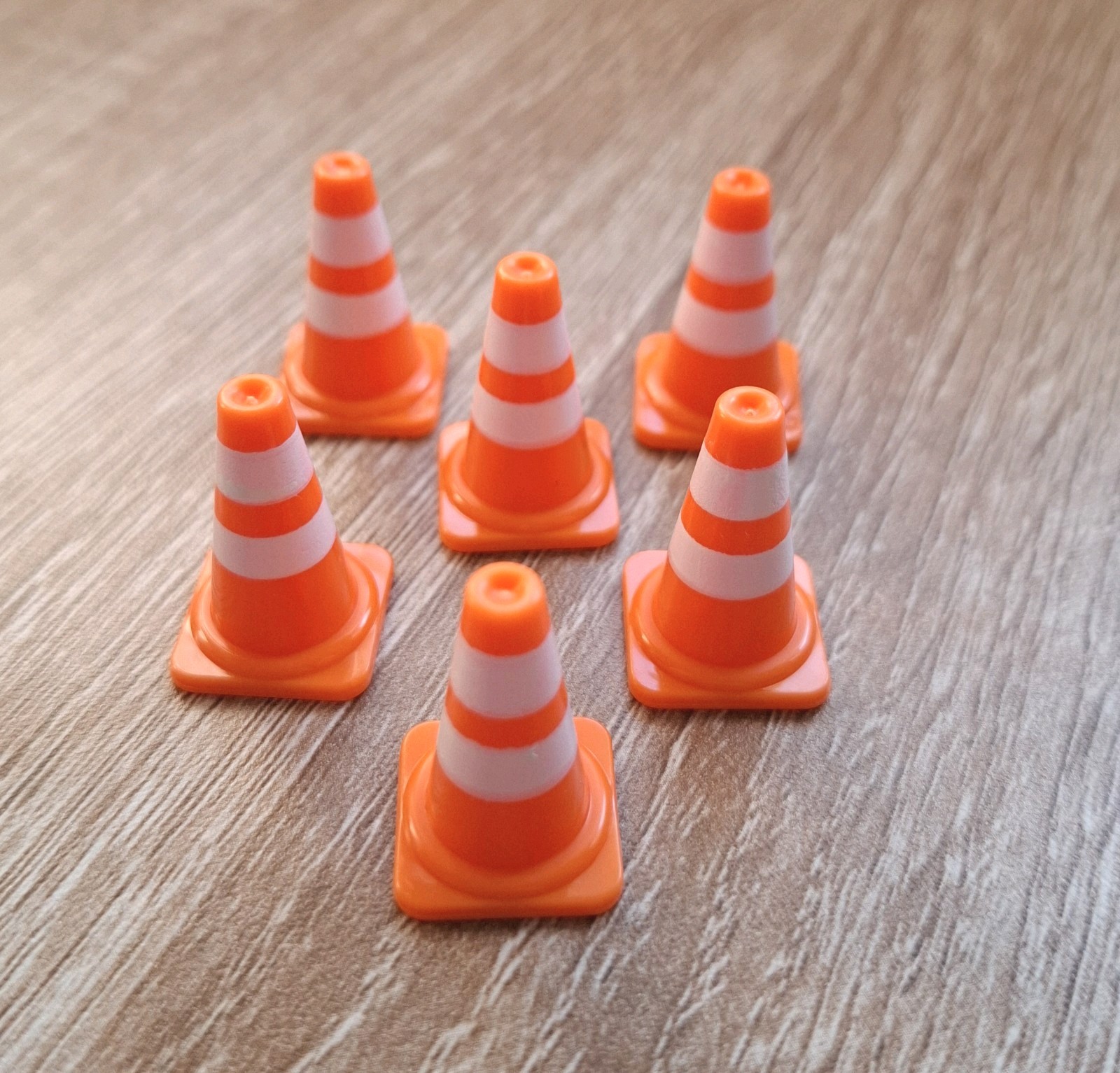 Set Of 6 Mini Traffic Cones Novelty Scotland Party Bags