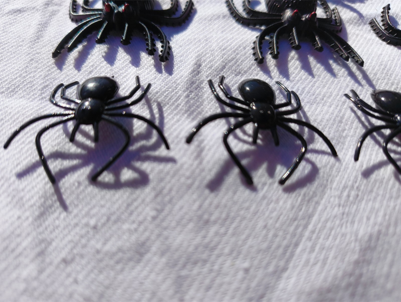 20 Fake Realistic Spider Insect Model Joke Prank Scary Prop Halloween Toy Horror