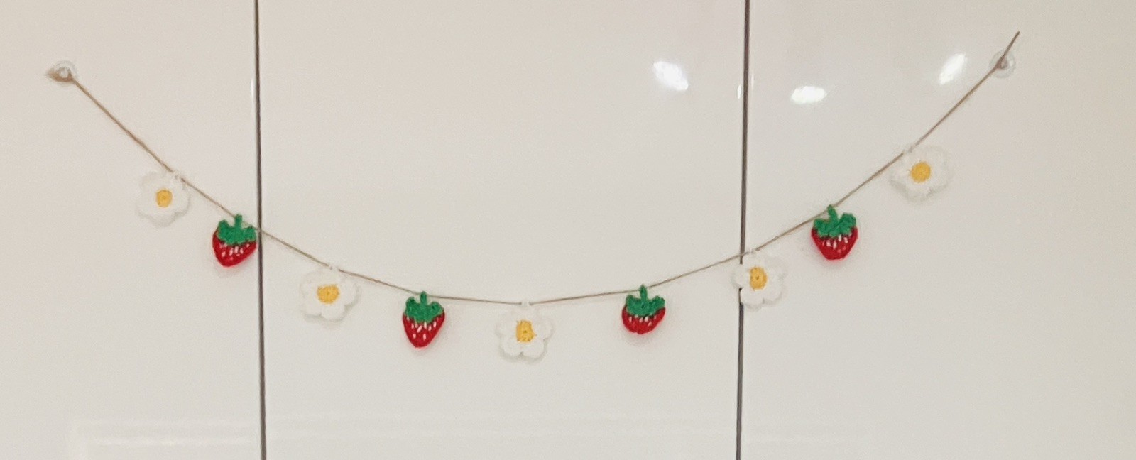 🌸🍓NEW jute rustic Crochet Daisy Strawberry Bunting Camper Window SUMMER Gift