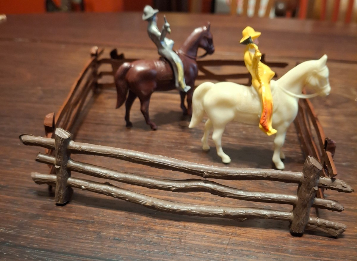 Vtg Birthday Cake Toppers-Horses, Cowboys & Corral (RT931)