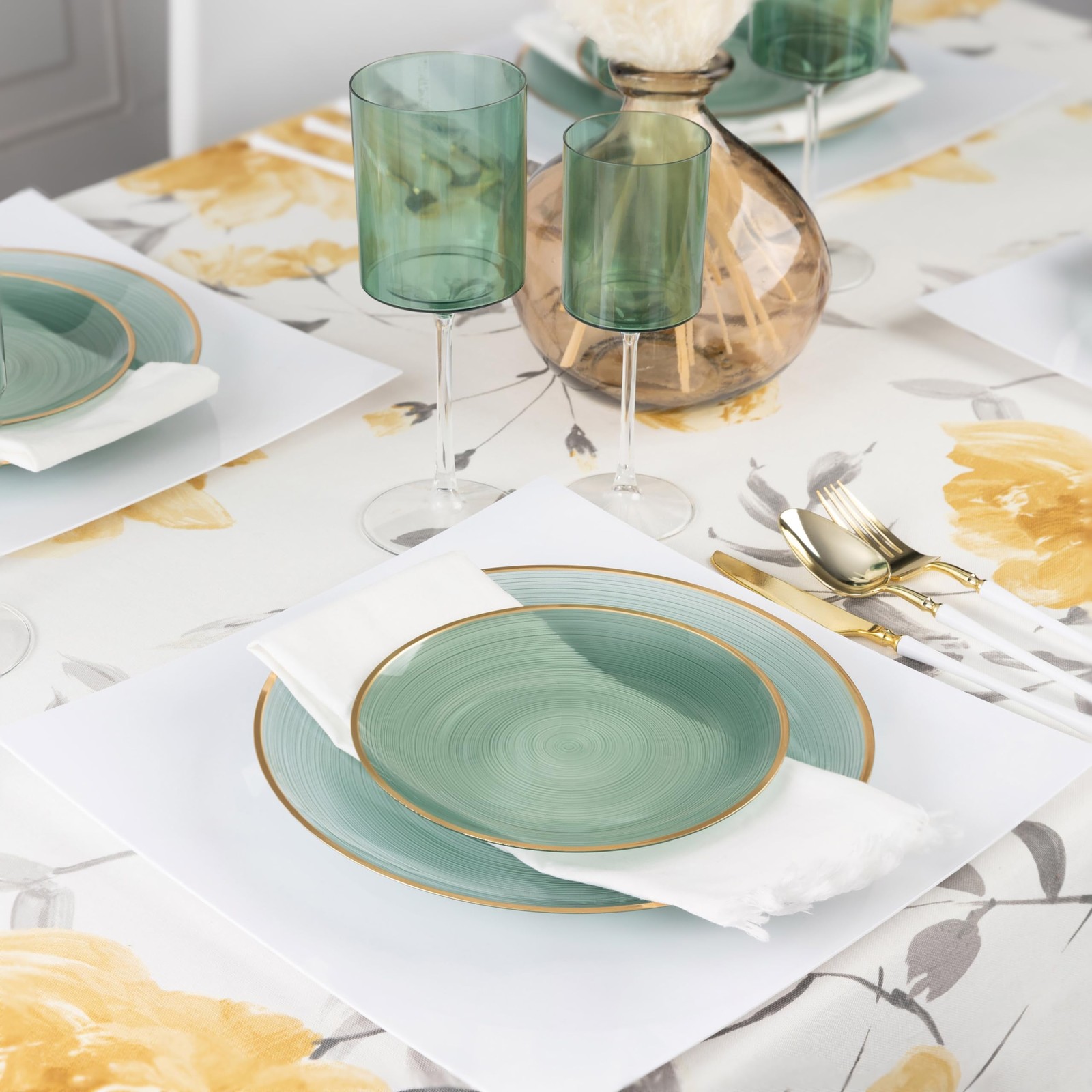 32 Pieces Crystal Design Plastic Plates Combo Pack 7 inch and 10 inch Gold Ri…