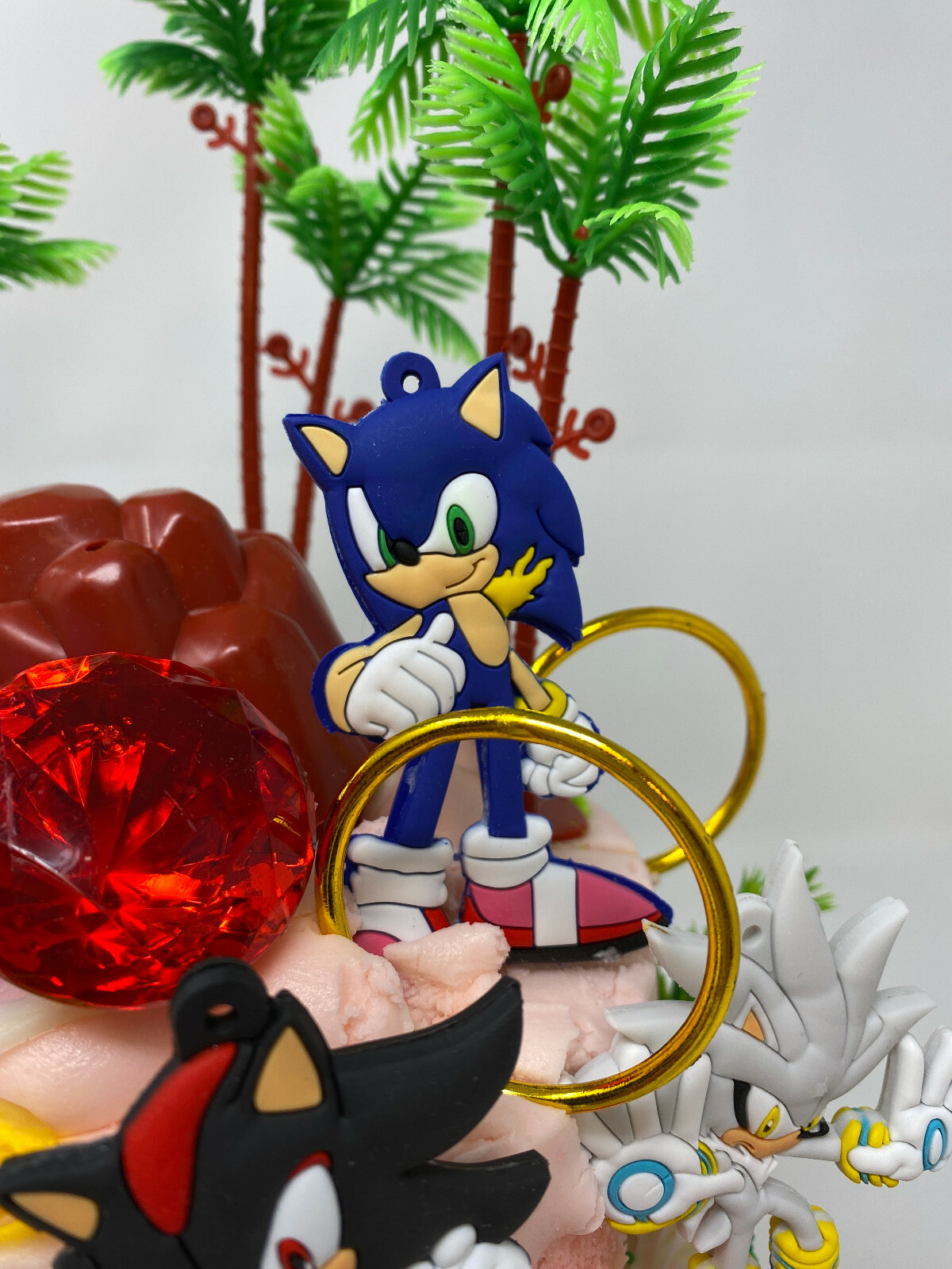 Sonic The Hedgehog 2 Deluxe Birthday Cake Topper Set Featuring Sonic BRAND NEW