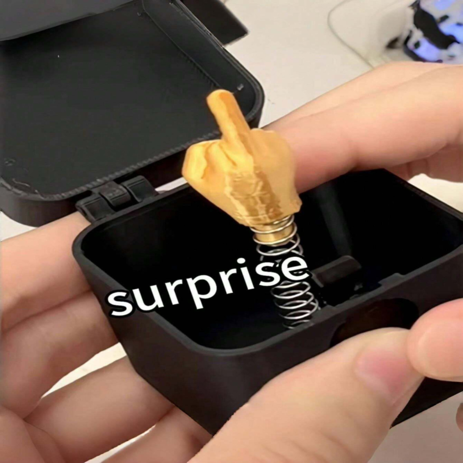 Middle Finger Surprise Gift Box Middle Finger Perfect Prank Hand Pop-Up Gift Box