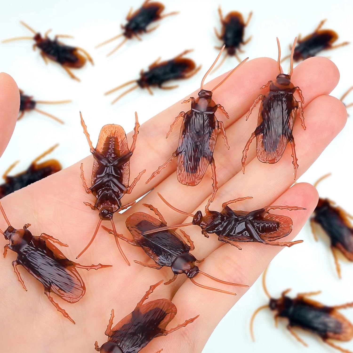 Lifelike Faux Cockroaches Set – 15PCS Non-Toxic Prank Toys for Kids & Parties