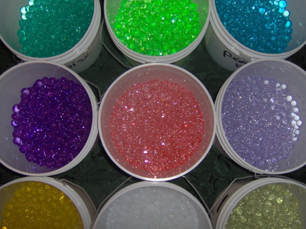 Water beads -USA water jelly beads -29 different colors -each pk makes 1 1/2 Qrt