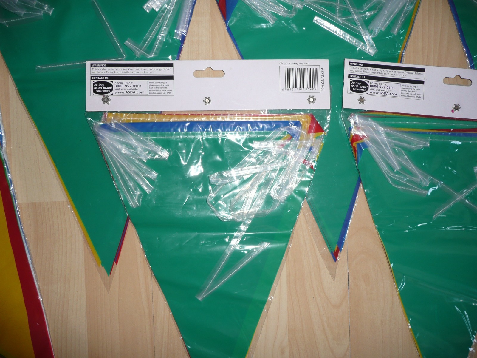5 x packets of 12 and 1 of 20 Multicoloured Triangle Flag BUNTING – Brand New