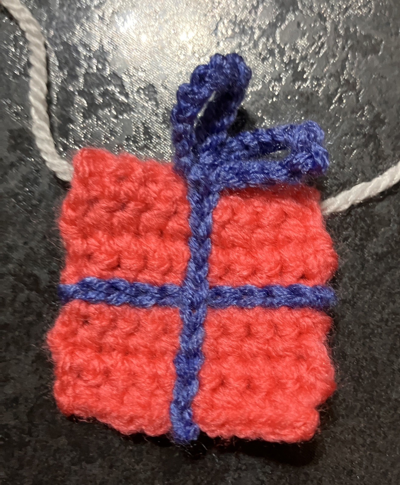 🌲🎁 New Hand Crochet Christmas Tree Presents Mistletoe Bunting Window Gift