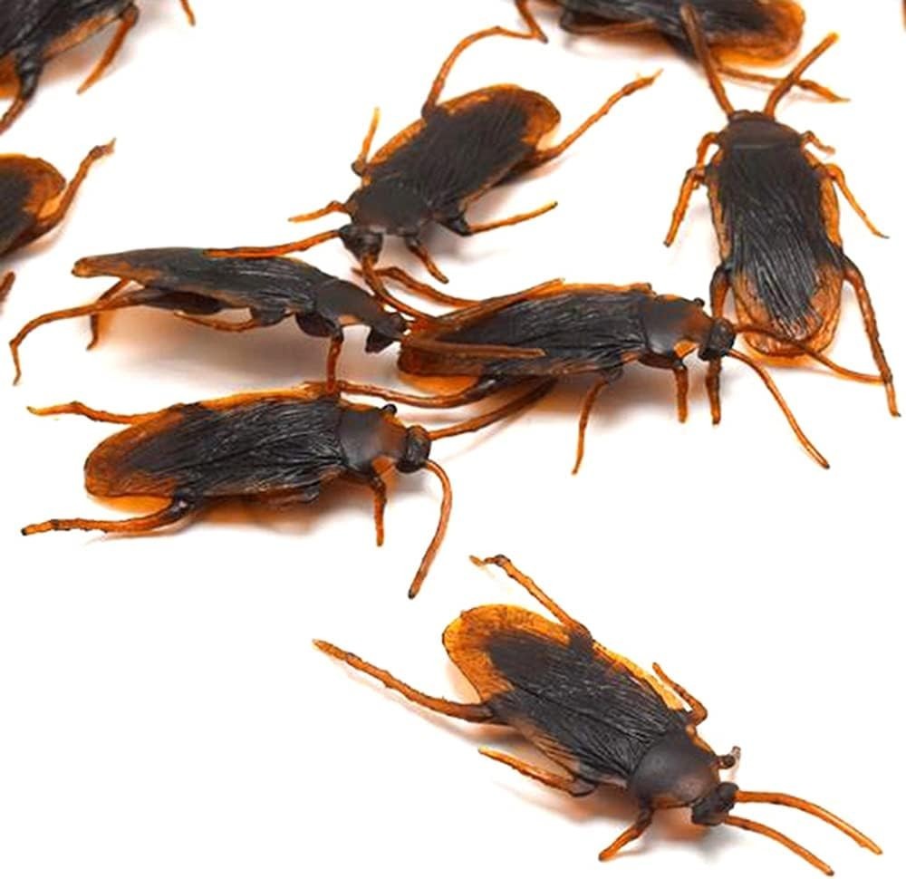 Tiny 10PC Cockroach Toy Set – Perfect for Pranking Friends & Halloween Decor