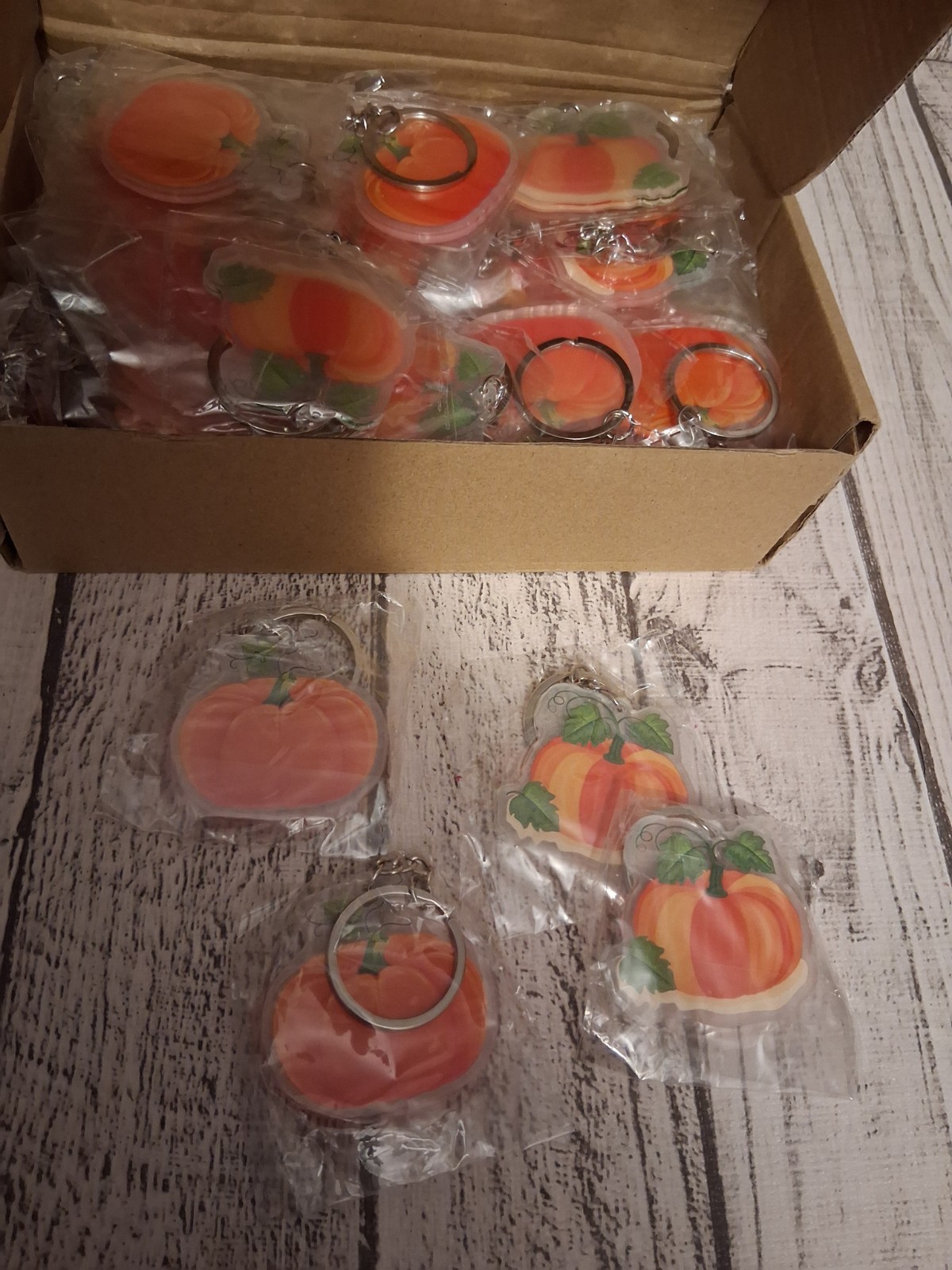 Taiyin 47 Pcs Orange Pumpkin Acrylic Flat Keychains Bulk Party Favors