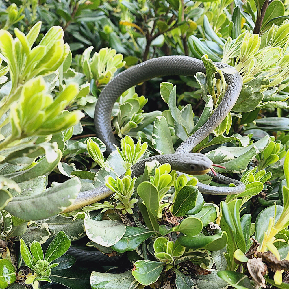 47″ Realistic Fake Rubber Snake Halloween Prank Party Props Haunted Houses Decor