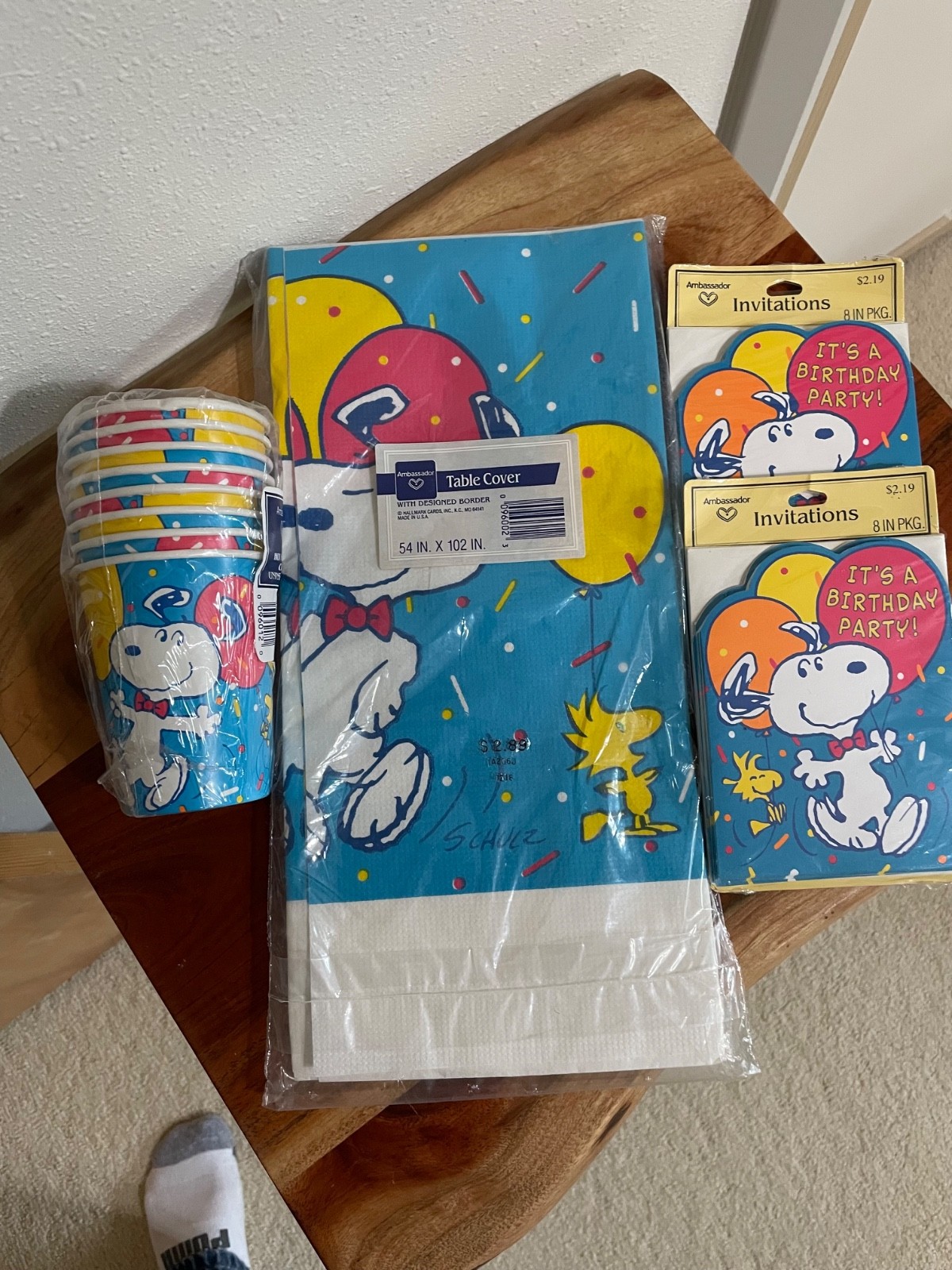 Vintage Snoopy Woodstock Birthday 54”x102” Table Cover, 16 Invites and 8 Cups