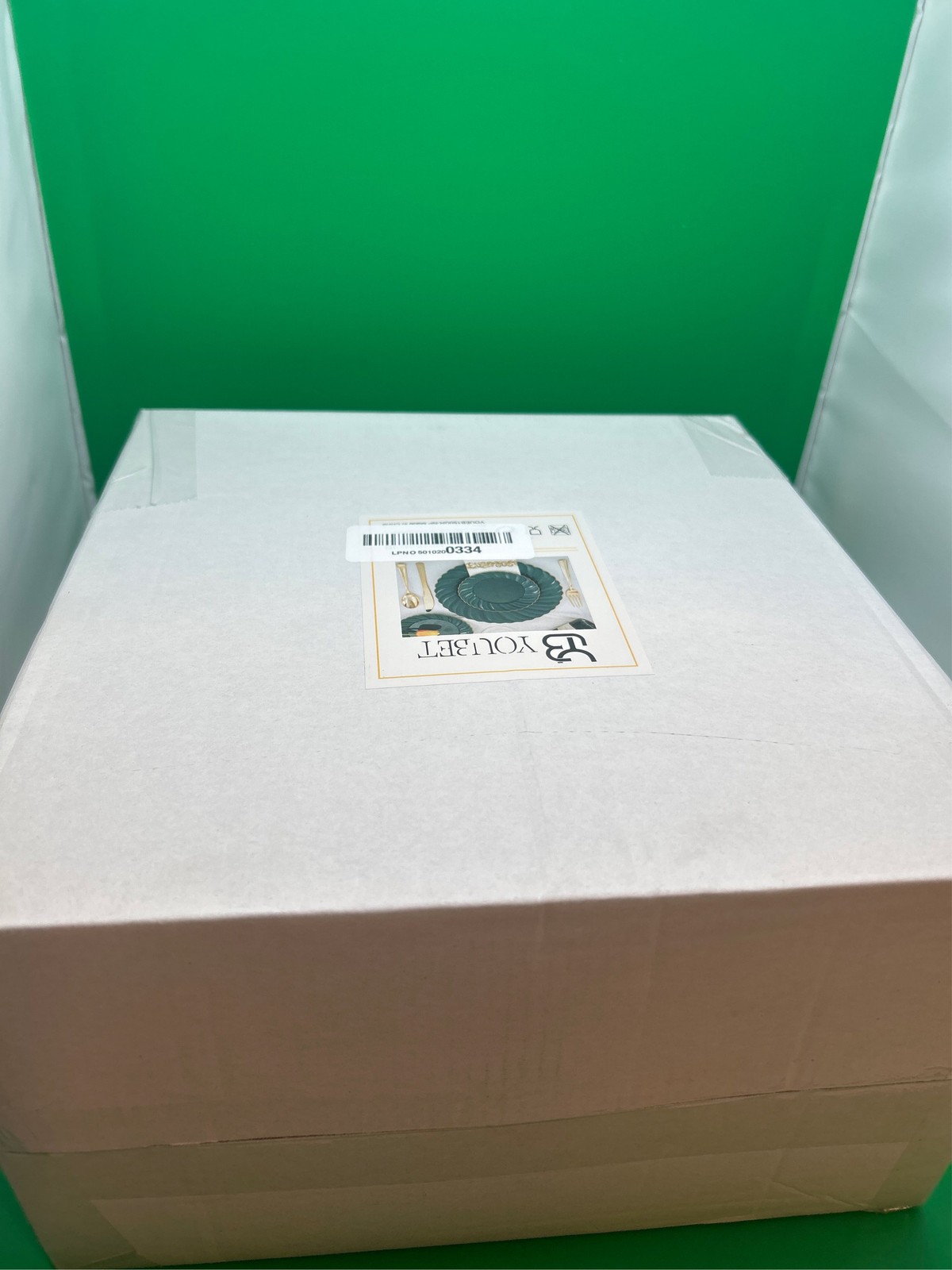 150PCS Emerald Green Plastic Plates – Green and Gold Disposable Dinnerware Inclu