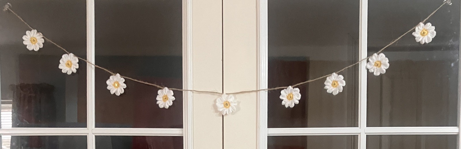 🌼 NEW Hand Crochet daisy Jute Rustic Bunting sequin camper Gift