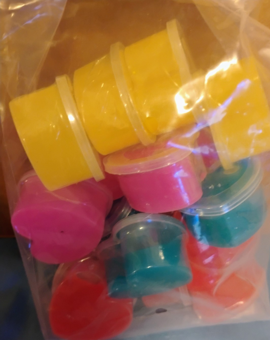 spritz party favors heart putty 16 count multicolor