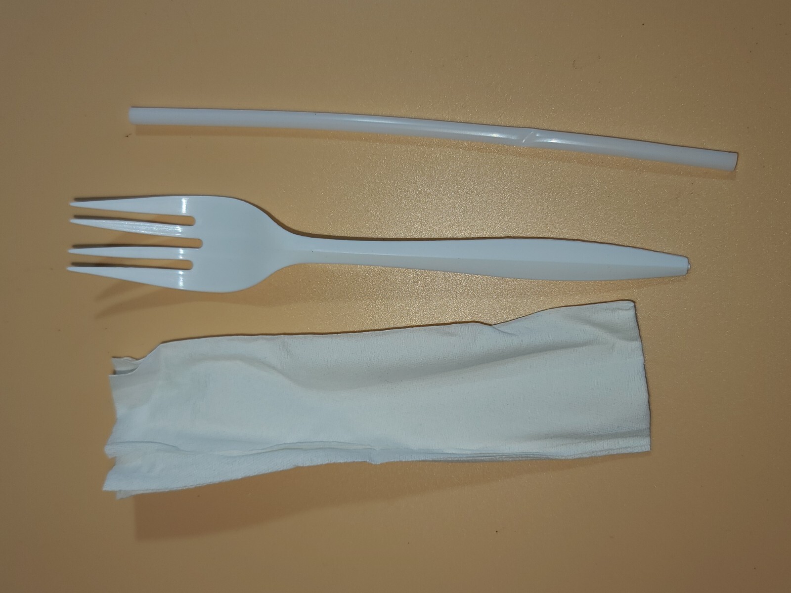 1000 Kits Disposable White Plastic Fork with Napkin and Milk Straw packet