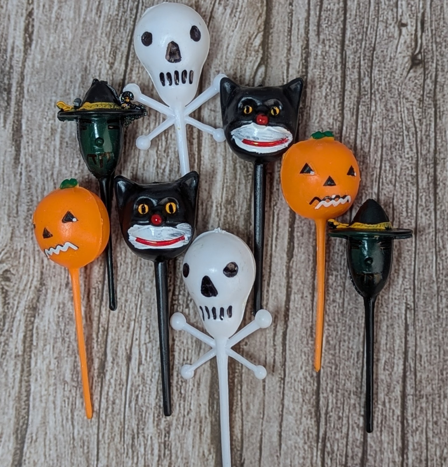 8 Piece Retro Halloween Assortment Cake Picks: Black Cat, Pumpkin, Witch, Skull