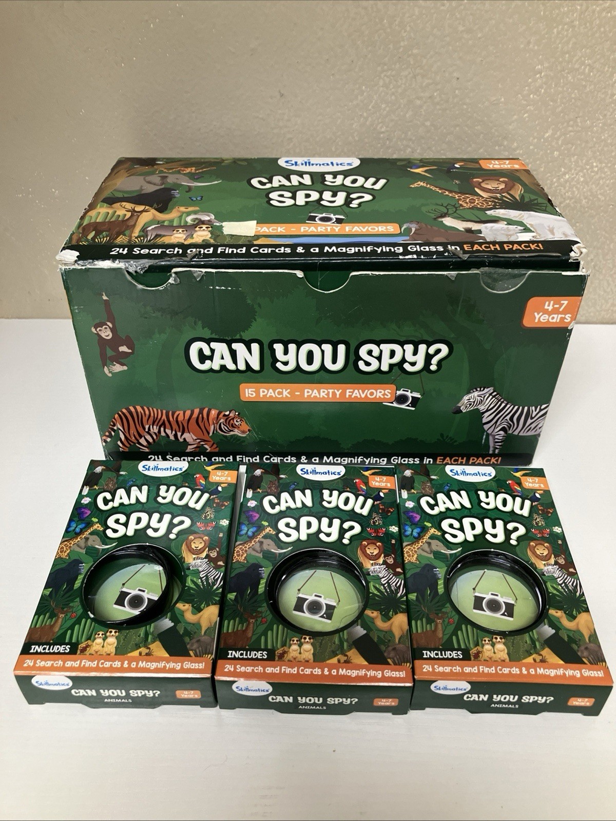 Skillmatics Party Favors 11 Can You Spy Animals Cards Set w/ Magnifying Glass
