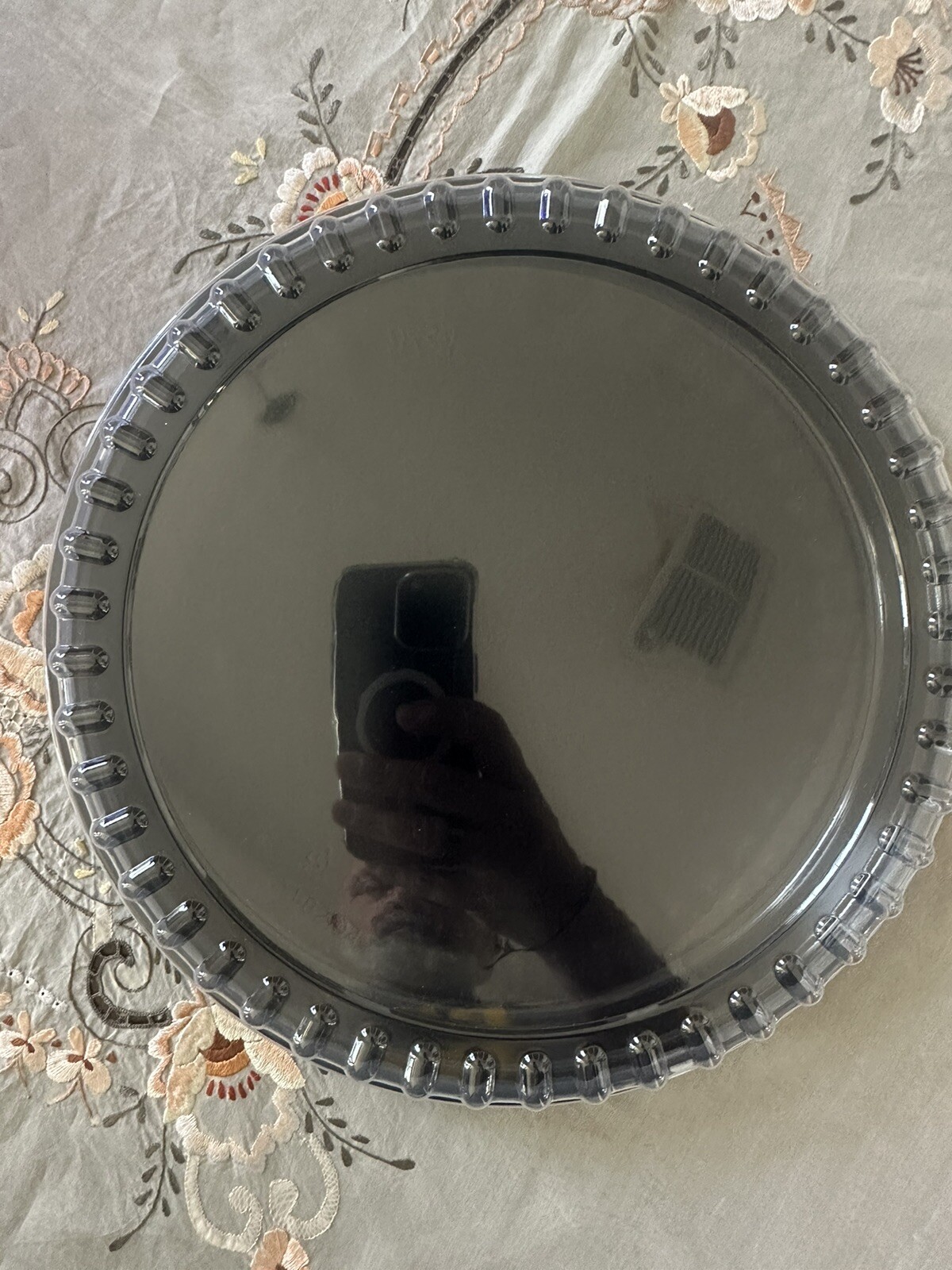 A Set Of 100 12” party plates With Lid