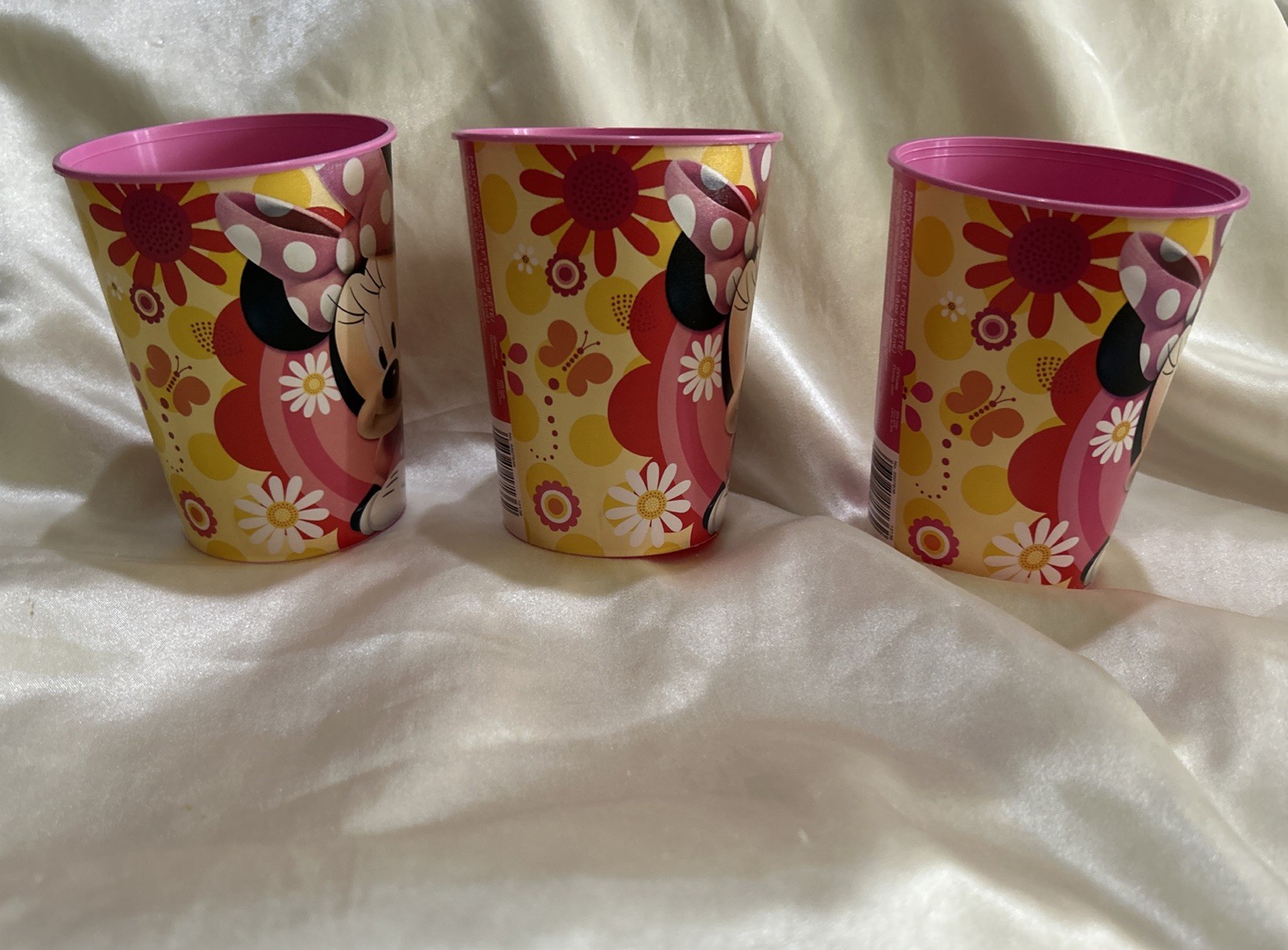 NEW MINNIE MOUSE PARTYCITY REUSABLE PLASTIC PINK DRINKING BPA FREE 16 OZ CUPS