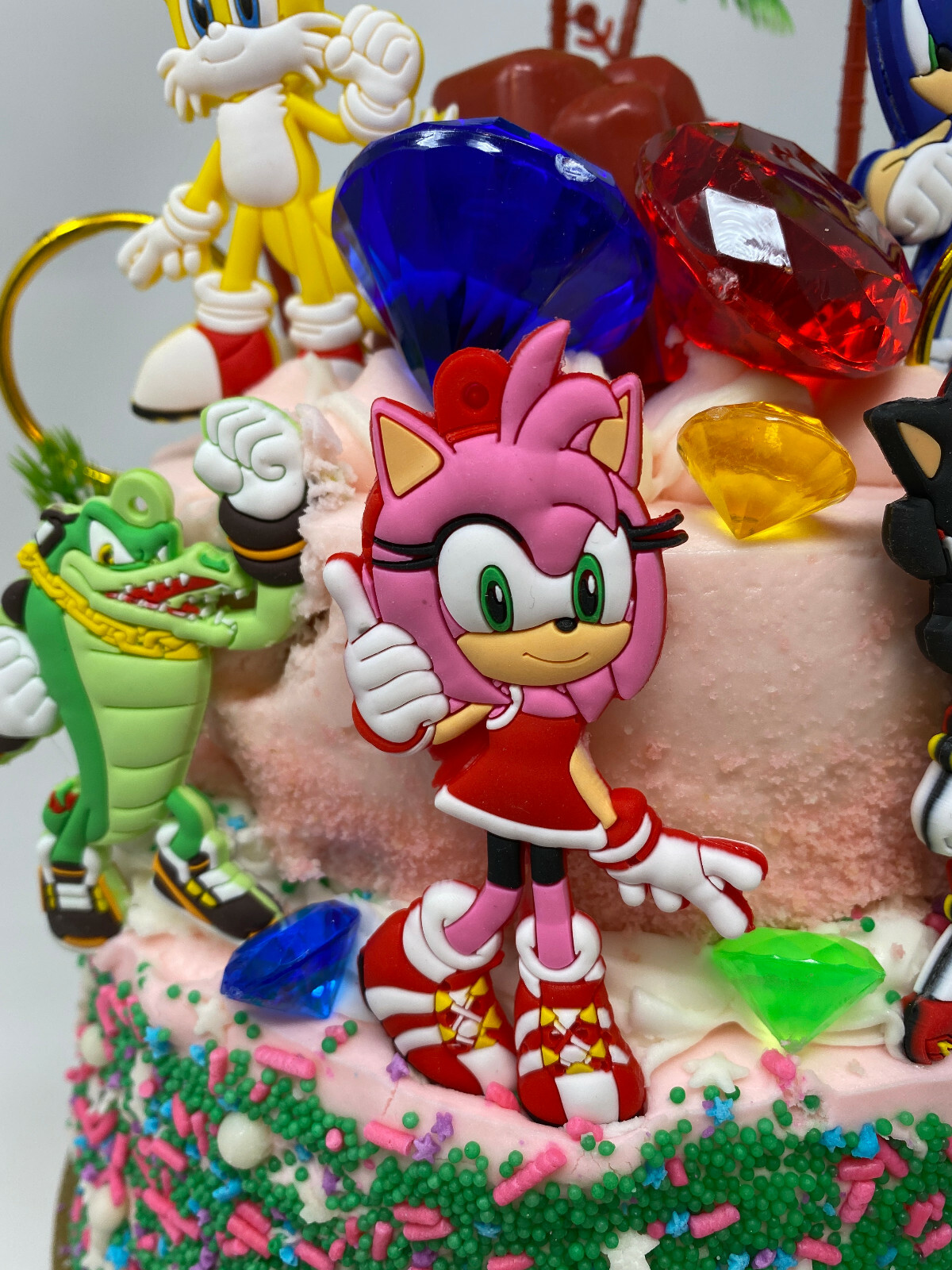 Sonic The Hedgehog 2 Deluxe Birthday Cake Topper Set Featuring Sonic BRAND NEW
