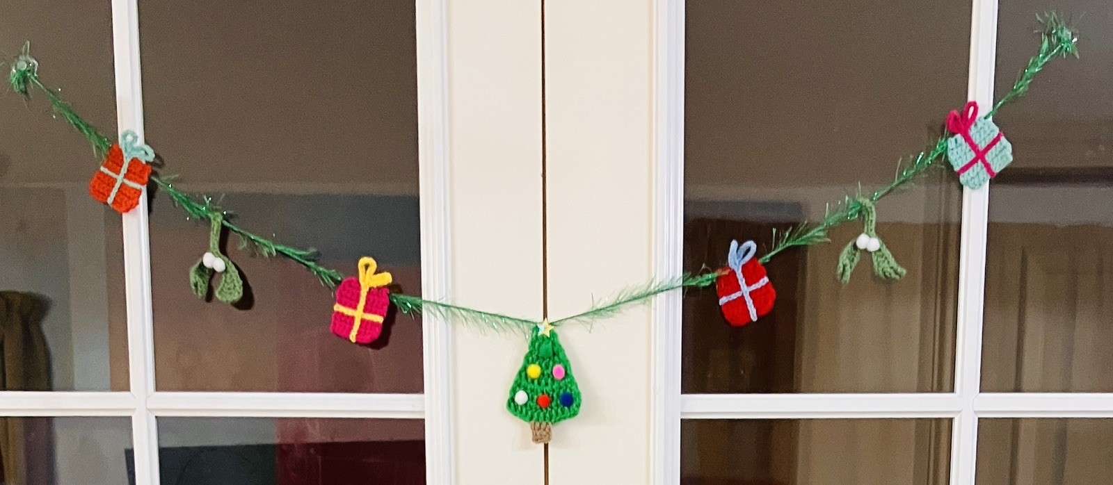 🌲🎁Hand Crochet Christmas Tree Presents Mistletoe Bunting Window camper Gift