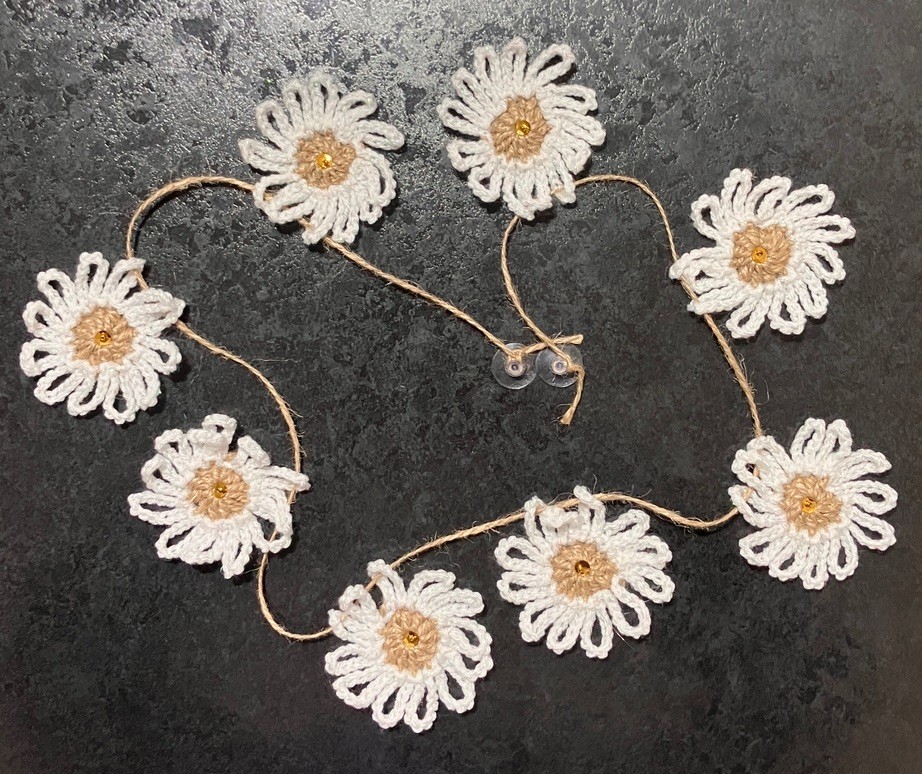 🌸NEW Hand Crochet sparkly daisy Jute Rustic Bunting Window Summer sequins Gift