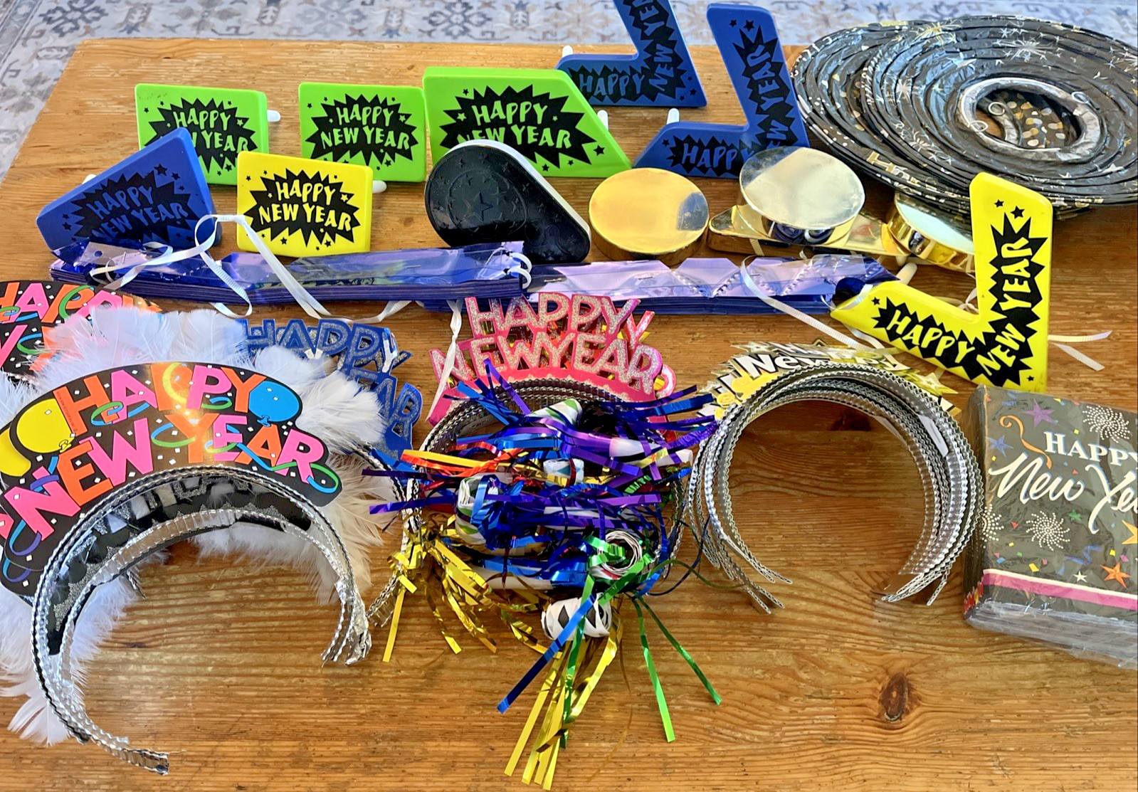New Year’s Eve Party Kit 50+ Piece Lot Noisemakers Tiaras Napkins Streamers More