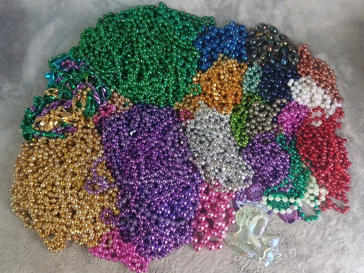 New Orleans Mardi Gras Beads Necklaces 4+lbs Approx 110 Pcs Assorted Styles READ