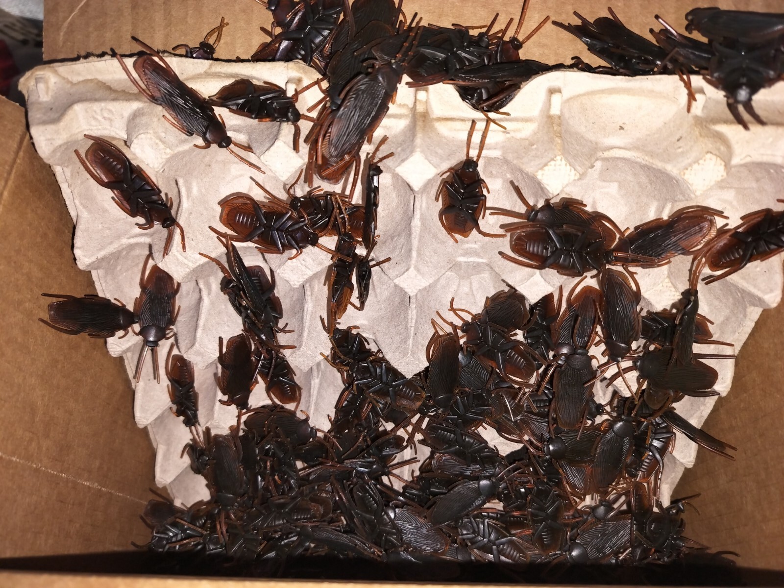 300 Prank Cockroaches Realistic Cock Roach Plastic Fake Bugs Gag Toy Joke