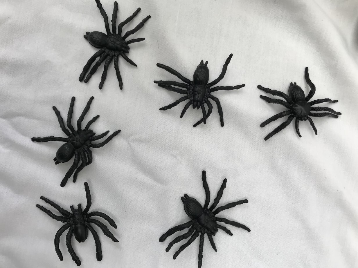 Realistic Plastic Spiders Small Spider Toys Black Mini Fake Creepy Spiders x 20