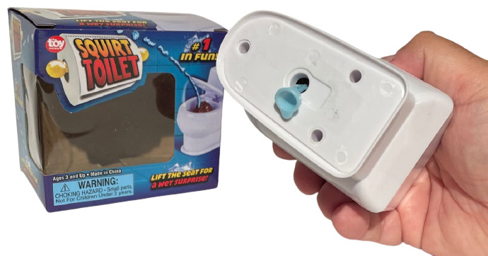 Funny SQUIRT TOILET Lift Seat Squirting Shoots Water Joke Prank Gag Gift Poop