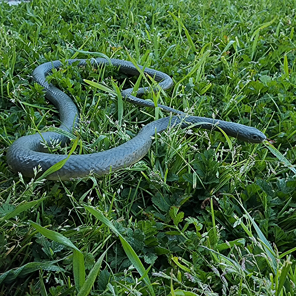 47″ Realistic Fake Rubber Snake Halloween Prank Party Props Haunted Houses Decor