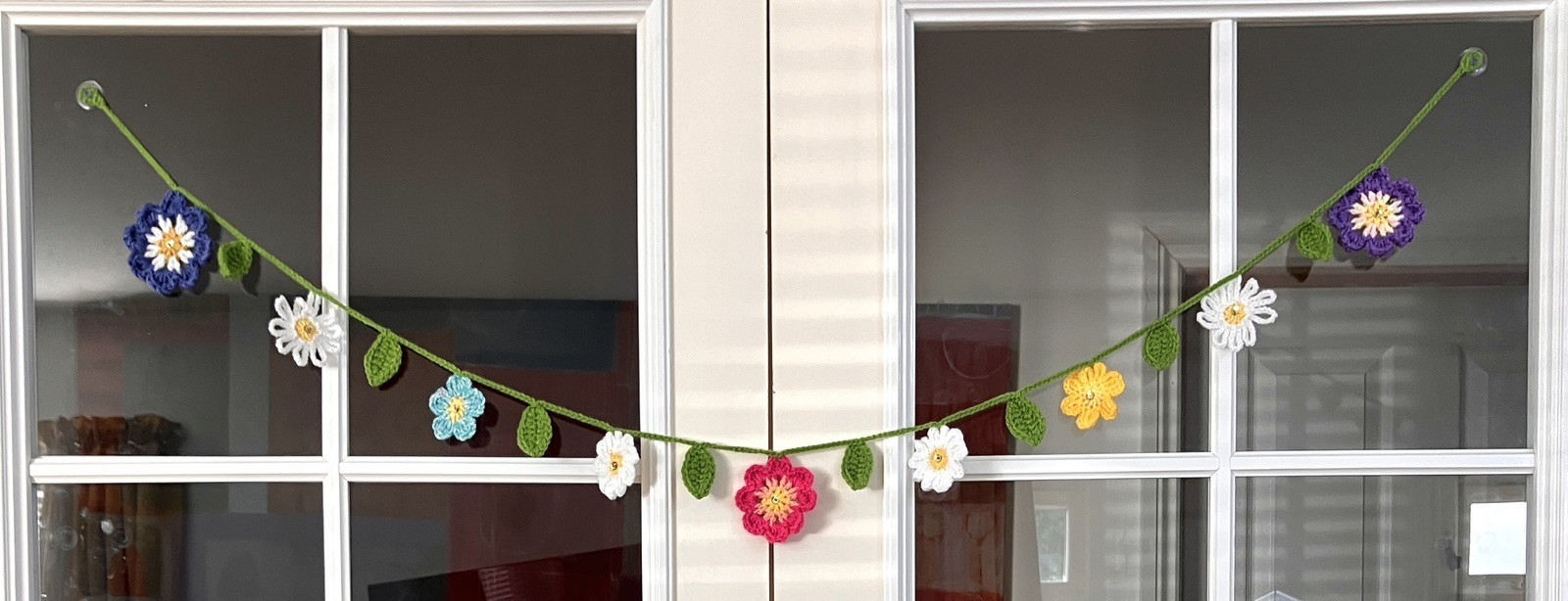 🌺 NEW Hand Crochet Flowers window long SUMMER Bunting Sequin Camper 53” Gift