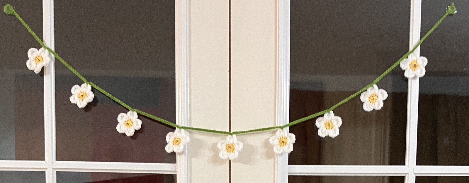 🌼NEW CUTE Hand Crochet daisy Flowers Bunting Sequins WINDOW SUMMER Camper Gift