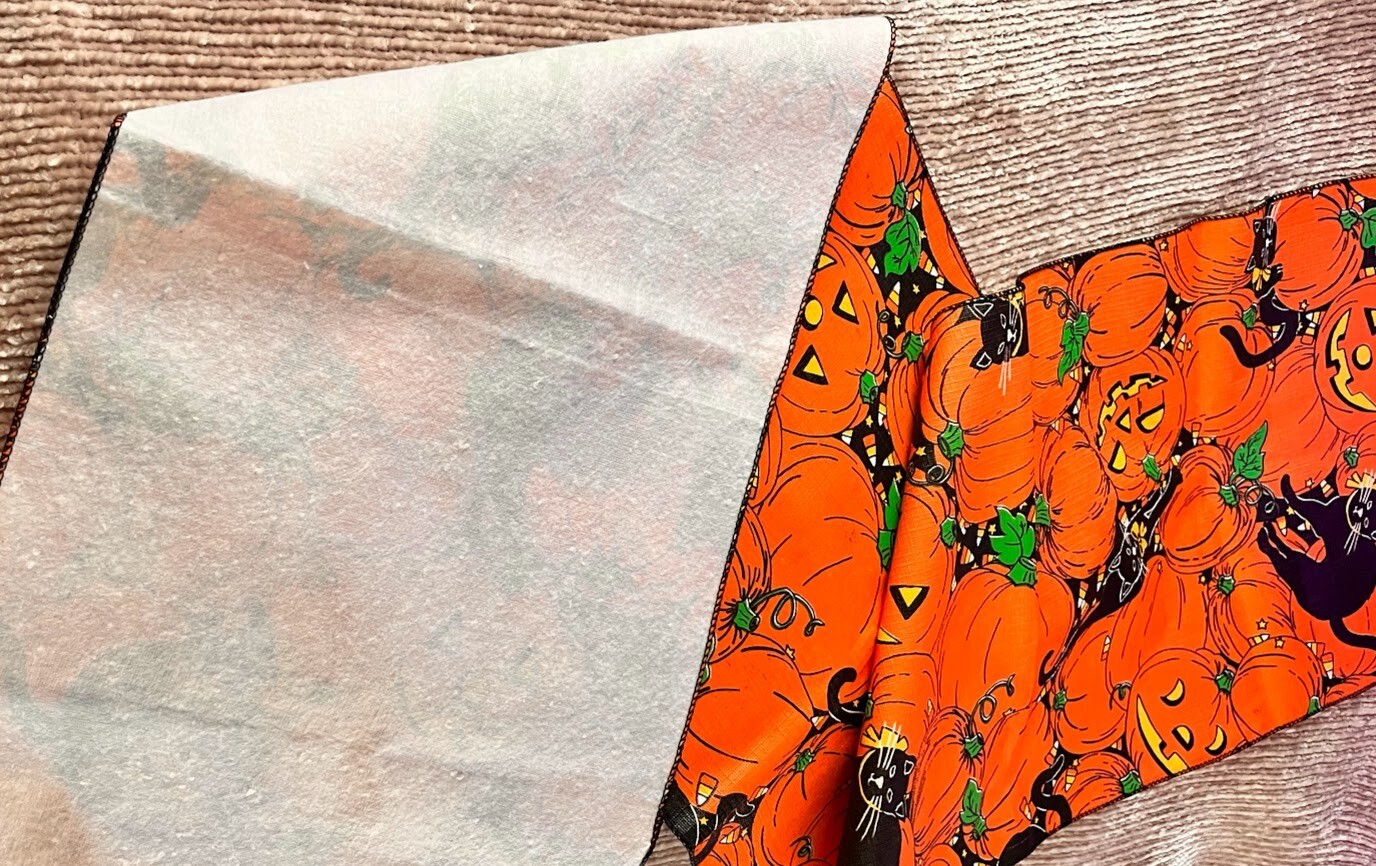 Vtg Halloween table scarf 70″ x 13′ plastic 10 paper plates NOS pumpkins cat