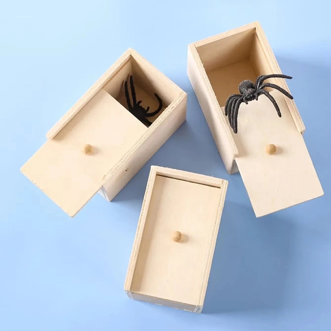Wooden Prank Spider Scare Box Hidden in Case Trick Play Joke Scarebox Gag Toy